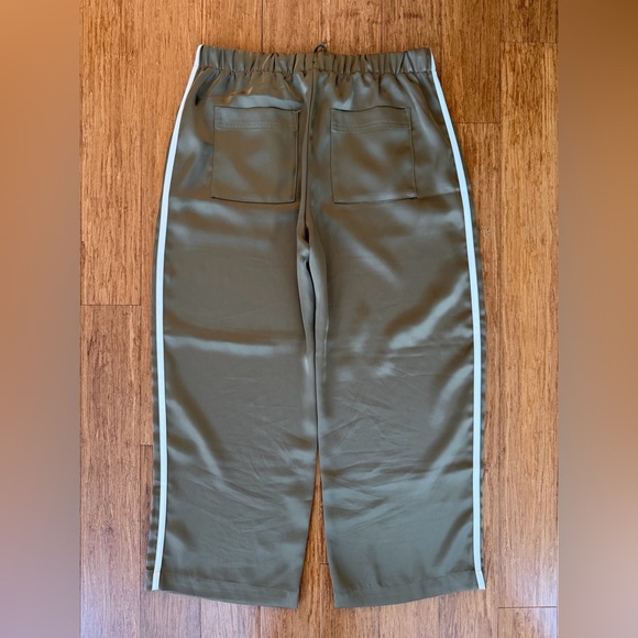 GAP Relaxed Satin Straight-Leg Crop Pants - Green Khaki - Picture 6 of 7